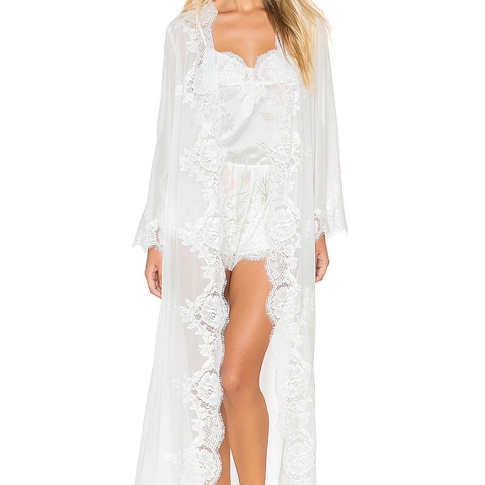 Homebodii Helena Lace robe